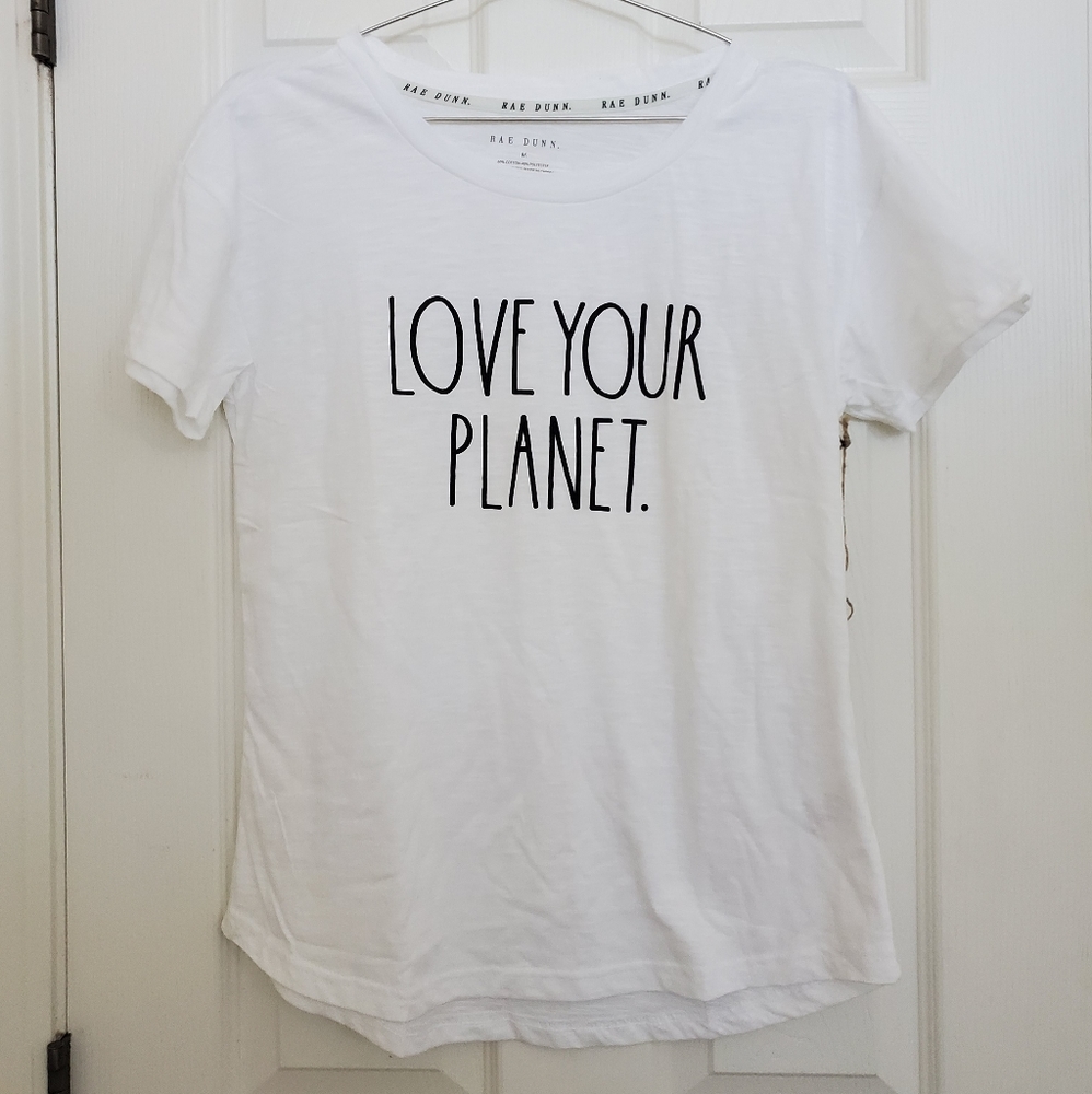 Rae Dunn white shirt M. Earth Day 🌎